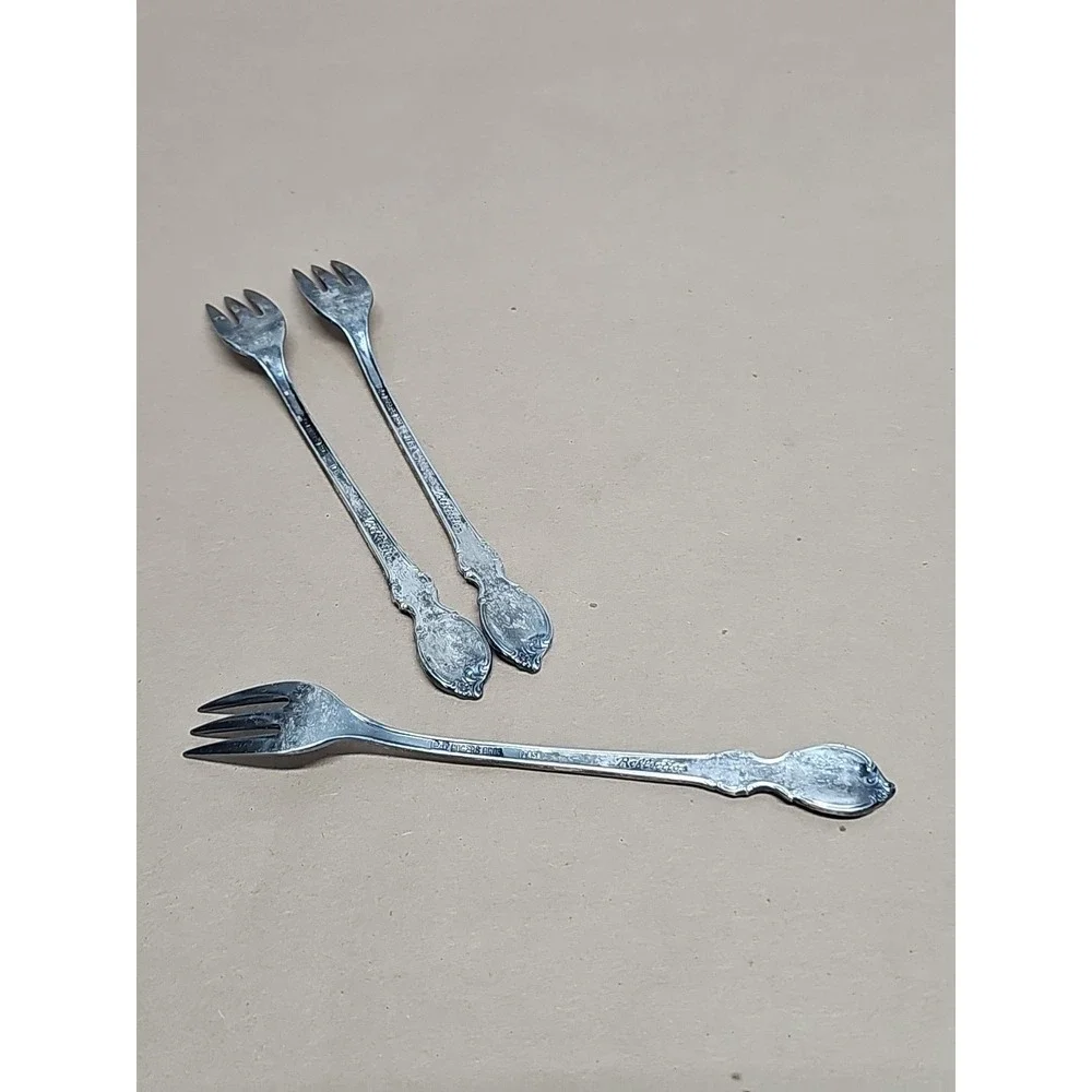 Wm. Rogers‎ Mfg 3 VTG Reflection Silverplate Cocktail Forks 5.5